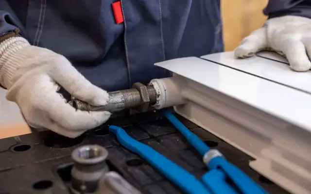 Topenáři a instalatéři – ukázka webu Tvůj Expert